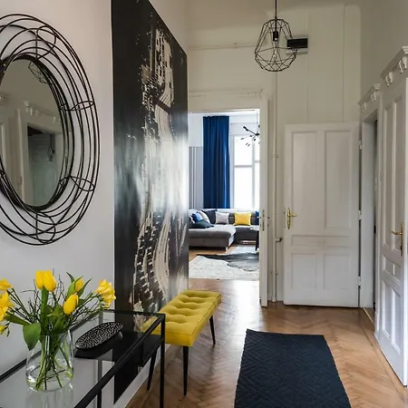 Sophie's Art Broadway Apartment Budapest