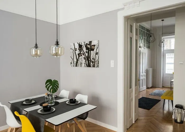 Sophie's Art Broadway Budapest