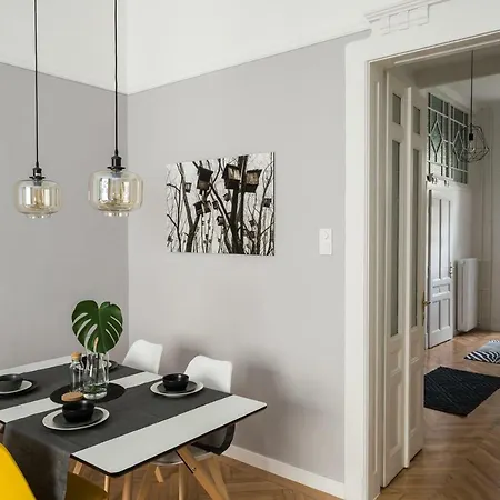 Sophie's Art Broadway Budapest